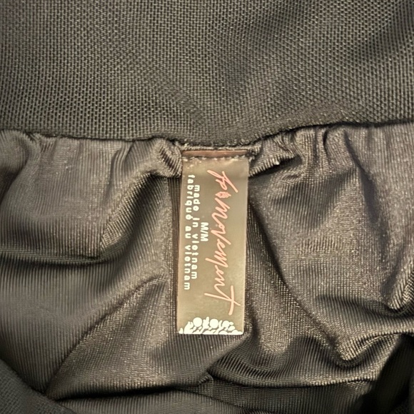 black free people tempo light as air run shorts - Picture 4 of 5